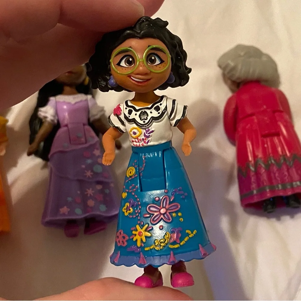 DISNEY ENCANTO (4 piece set) - Picture 7 of 11